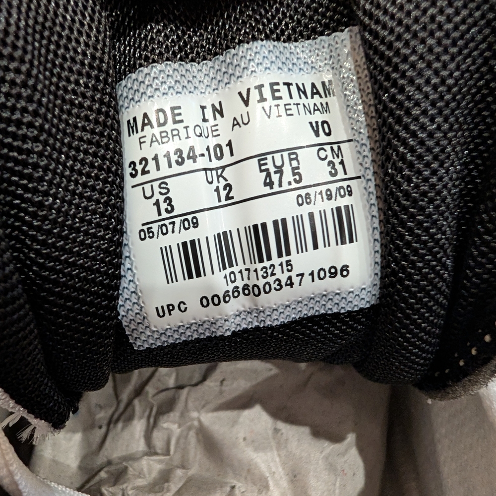 Nike White and Black Athletic Shoes - Picture 6 of 7